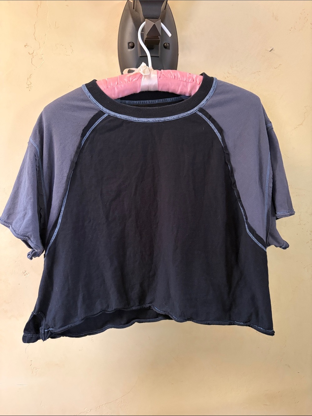 Sz M BDG Two-Tone Boxy Crop Top in Black and Gray